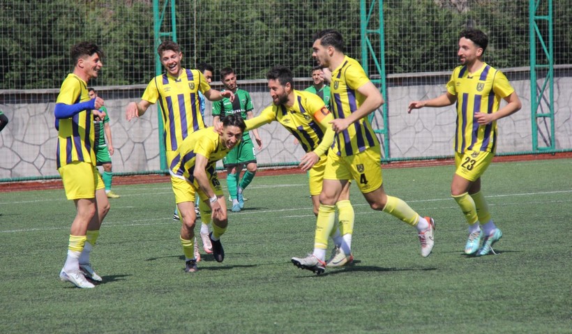 Karamürselspor - Çayırovaspor maçının fotoğrafları - Resim: 23