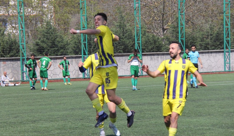 Karamürselspor - Çayırovaspor maçının fotoğrafları - Resim: 33