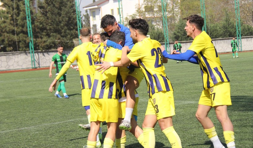 Karamürselspor - Çayırovaspor maçının fotoğrafları - Resim: 34