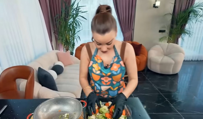 Yemekteyiz Çağla Benanoğlu Kimdir, Kaç Yaşında, Nereli? Zuhal Topal'la Yemekteyiz Çağla Instagram - Resim : 1