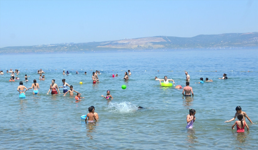 Sıcak havadan bunalanlar plajlara akın etti! - Resim : 1