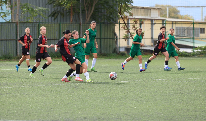 Bizim kızlar derbiyi bekliyor! - Resim : 1