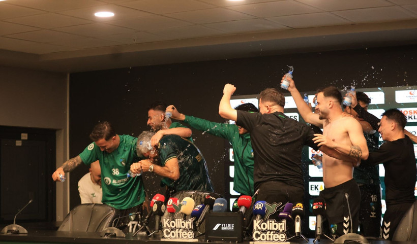 İsmet Taşdemir’den unutamayacağı basın toplantısı! Nasıl ıslandı belli değil! - Resim: 8