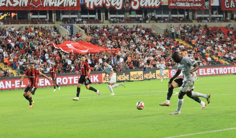 Gaziantep Futbol Kulübü - Kocaelispor maçının ilk yarısından kareler - Resim: 15