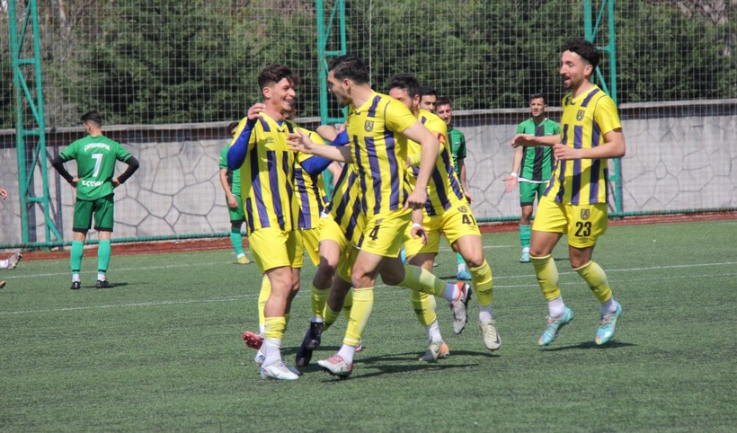 Karamürselspor - Çayırovaspor maçının fotoğrafları - Resim: 25