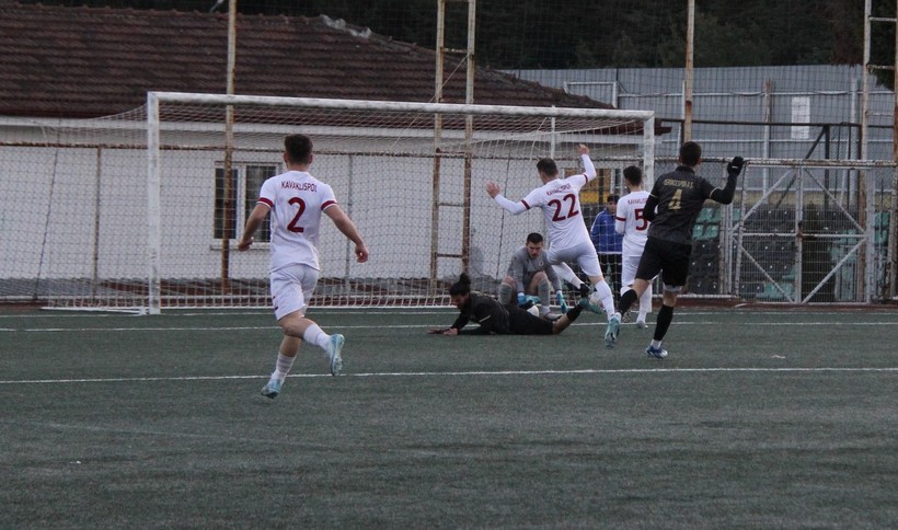 Nabızların çok yükseldiği maçta Derince ile Kavaklı 1-1 berabere kaldı - Resim : 2