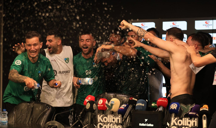 İsmet Taşdemir’den unutamayacağı basın toplantısı! Nasıl ıslandı belli değil! - Resim: 21