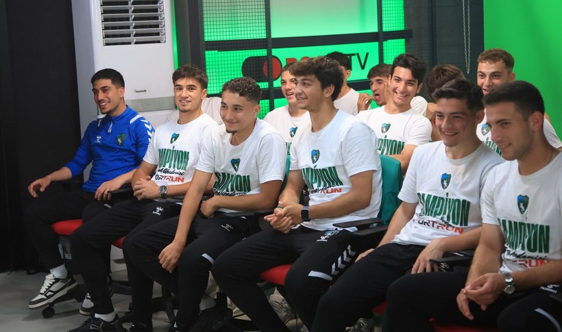 Kocaelispor U-19 Nokta TV stüdyolarında - Foto Galeri- - Resim: 21