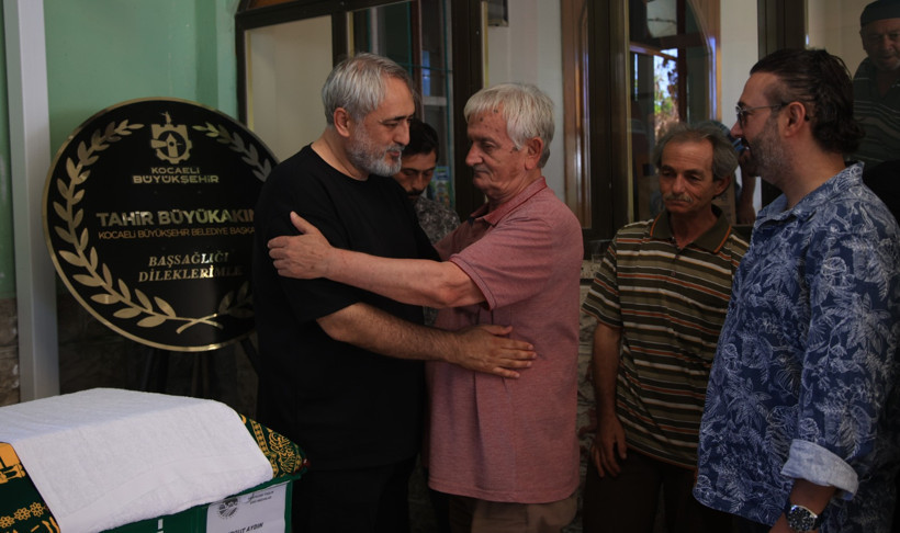 Murat Aydın, babasını son yolculuğuna uğurladı - Resim : 10