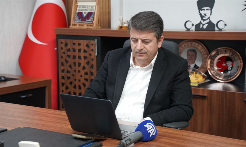 Ev hapsine teki gösterdi! Partisinden istifa etti! - Resim: 4