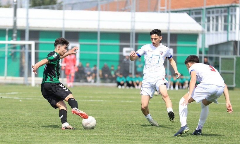 Kocaelispor - Mustafakemalpaşaspor maçının fotoğrafları - Resim: 26
