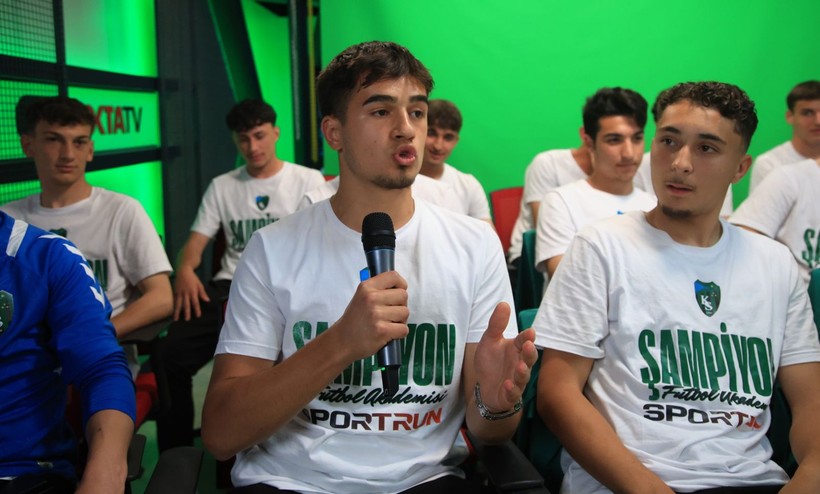 Kocaelispor U-19 Nokta TV stüdyolarında - Foto Galeri- - Resim: 37