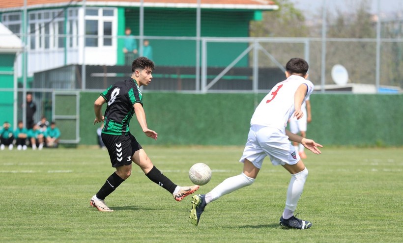 Kocaelispor - Mustafakemalpaşaspor maçının fotoğrafları - Resim: 27