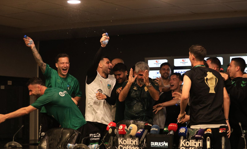 İsmet Taşdemir’den unutamayacağı basın toplantısı! Nasıl ıslandı belli değil! - Resim: 42