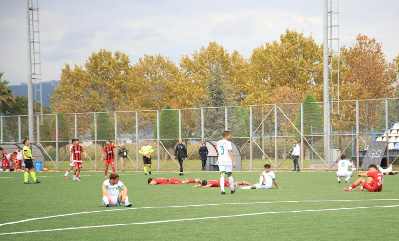 Gölcükspor U-19, 4’te 4’ü 90’da kaçırdı! “1-1” - Resim : 3