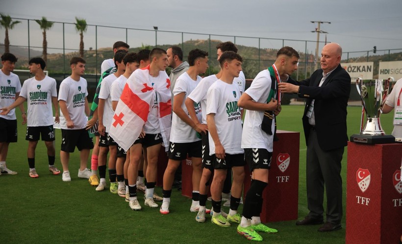 Kocaelispor U-19’da büyük coşku… Şampiyonluk bizim kupa bizim! Foto Galeri - Resim: 28