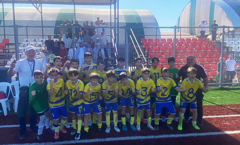 Belediye Derincespor U-12 takımı resmen tulum çıkardı! - Resim : 1