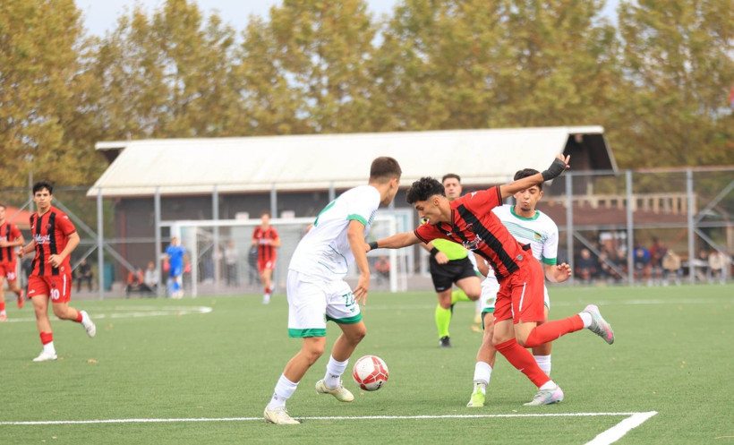 Gölcükspor U-19, 4’te 4’ü 90’da kaçırdı! “1-1” - Resim : 10