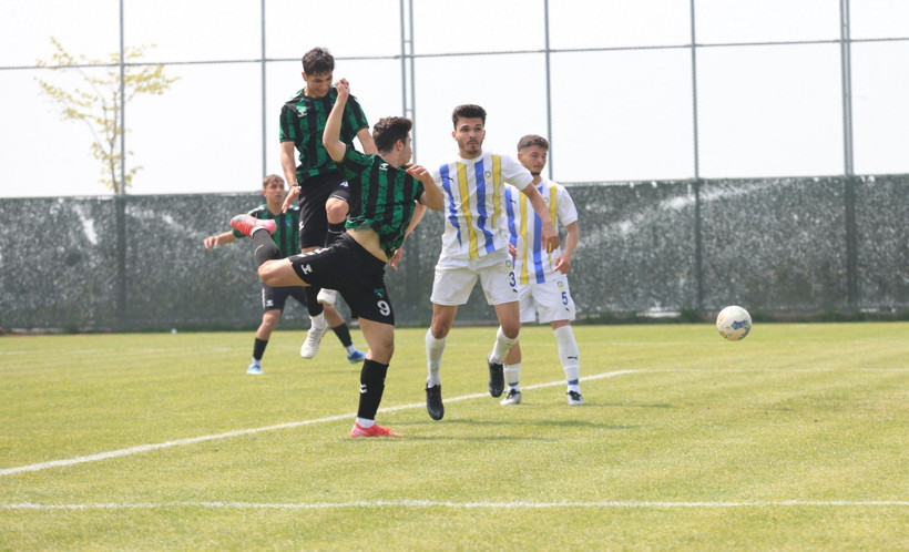 Kocaelispor - Belediye Derincespor U-19 maçının fotoğrafları - Resim: 79