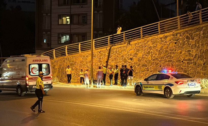 Kontrolü kaybetti, motosiklet kaldırıma saplandı: 2 yaralı - Resim : 2