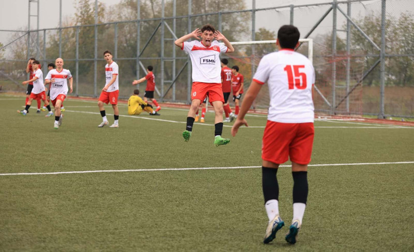 Lider Kullarspor U-17, Pendik’e plakayı yazdırdı! “4-1” - Resim : 4