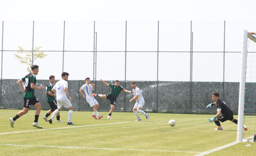 Kocaelispor - Belediye Derincespor U-19 maçının fotoğrafları - Resim: 61