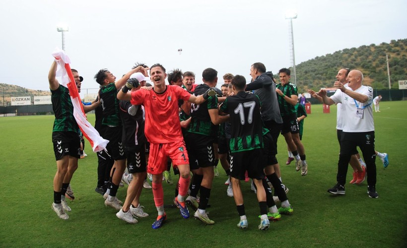 Kocaelispor U-19’da büyük coşku… Şampiyonluk bizim kupa bizim! Foto Galeri - Resim: 12