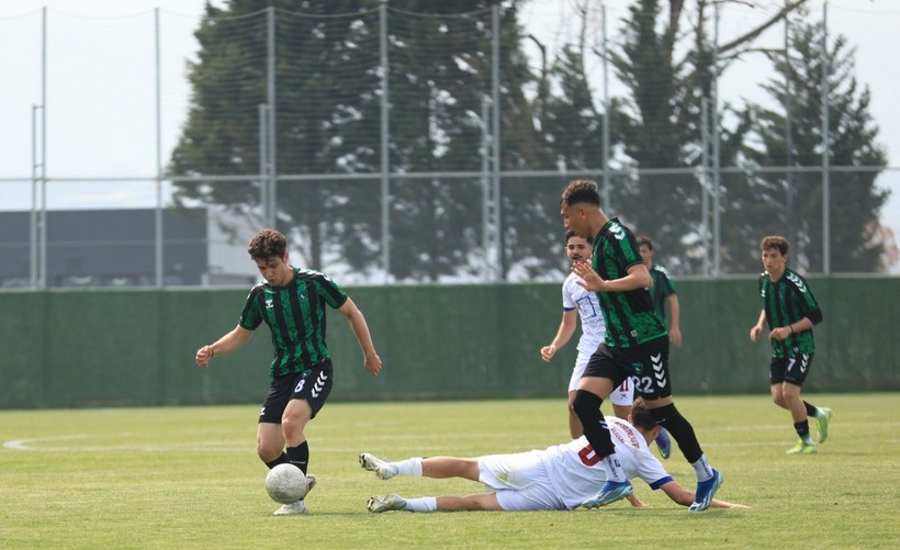 Kocaelispor - Mustafakemalpaşaspor maçının fotoğrafları - Resim: 2