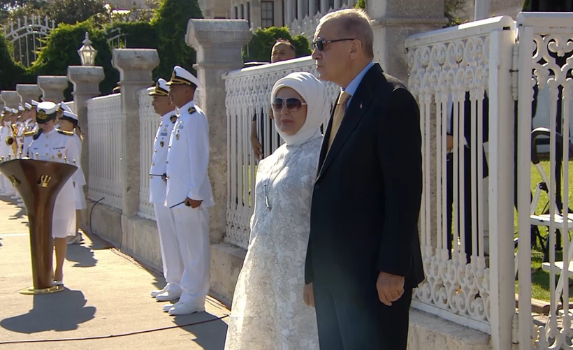 Cumhurbaşkanı Recep Tayyip Erdoğan, donanmayı selamladı - Resim : 1