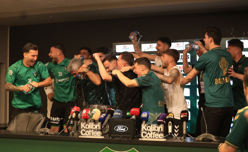 İsmet Taşdemir’den unutamayacağı basın toplantısı! Nasıl ıslandı belli değil! - Resim: 16