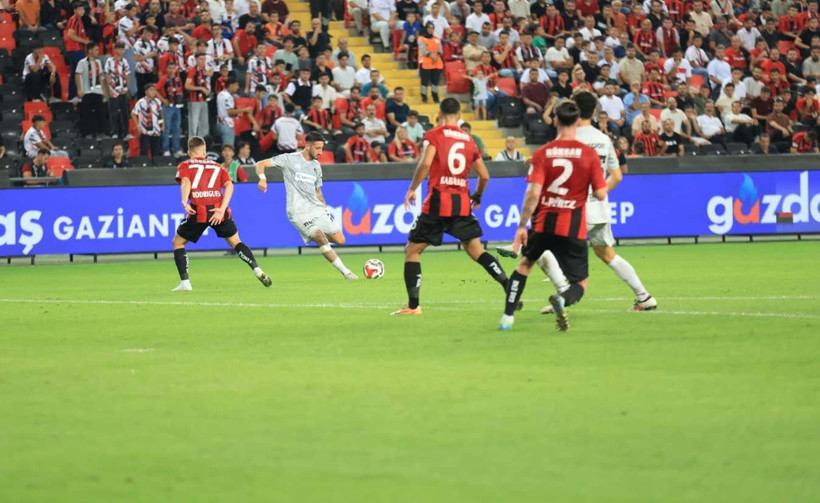 Gaziantep Futbol Kulübü - Kocaelispor maçının ilk yarısından kareler - Resim: 3