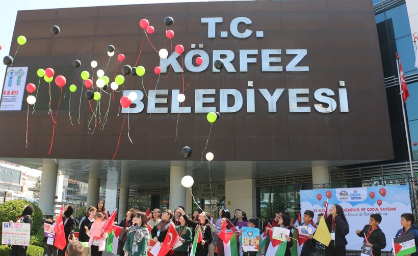 Balonlar Filistinli çocuklar için uçuruldu - Resim : 1