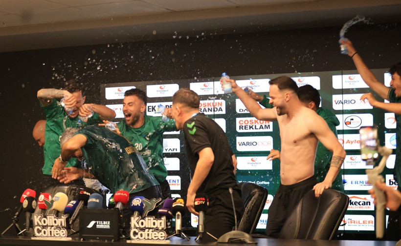 İsmet Taşdemir’den unutamayacağı basın toplantısı! Nasıl ıslandı belli değil! - Resim: 5