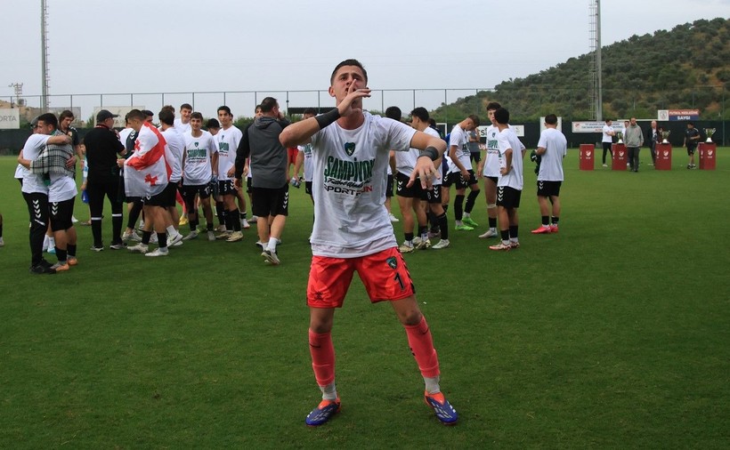 Kocaelispor U-19’da büyük coşku… Şampiyonluk bizim kupa bizim! Foto Galeri - Resim: 16