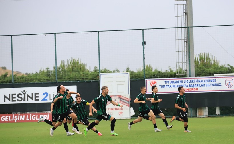 Kocaelispor - Mustafakemalpaşa U-19 maçının penaltı heyecanı Foto Galeri - Resim: 30