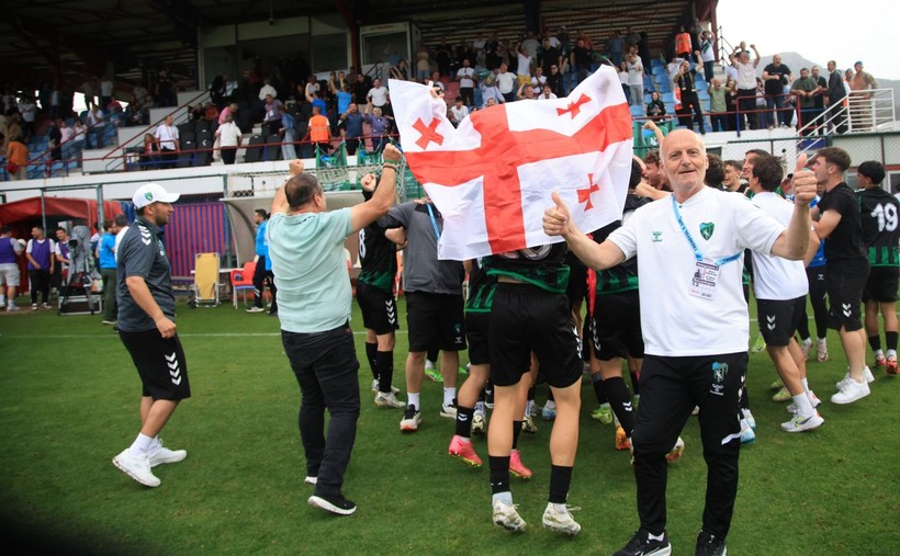 Kocaelispor U-19’da büyük coşku… Şampiyonluk bizim kupa bizim! Foto Galeri - Resim: 10
