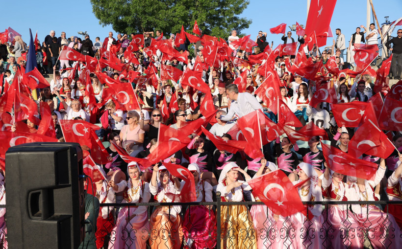 Darıca'da gerçekleştirilen 19 Mayıs Gençlik Festivali'nde renkli görüntüler - Resim : 1