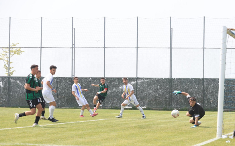 Kocaelispor - Belediye Derincespor U-19 maçının fotoğrafları - Resim: 62