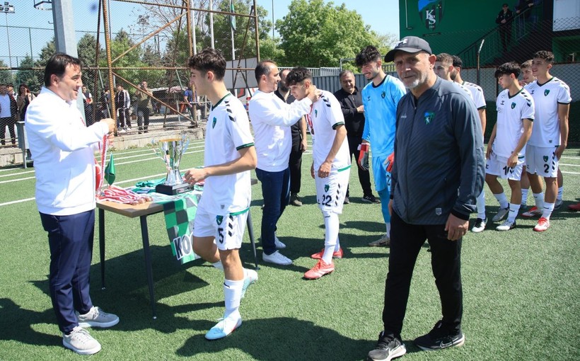 Kocaelispor U-17 için kupa ve madalya töreni düzenlendi - Resim: 11