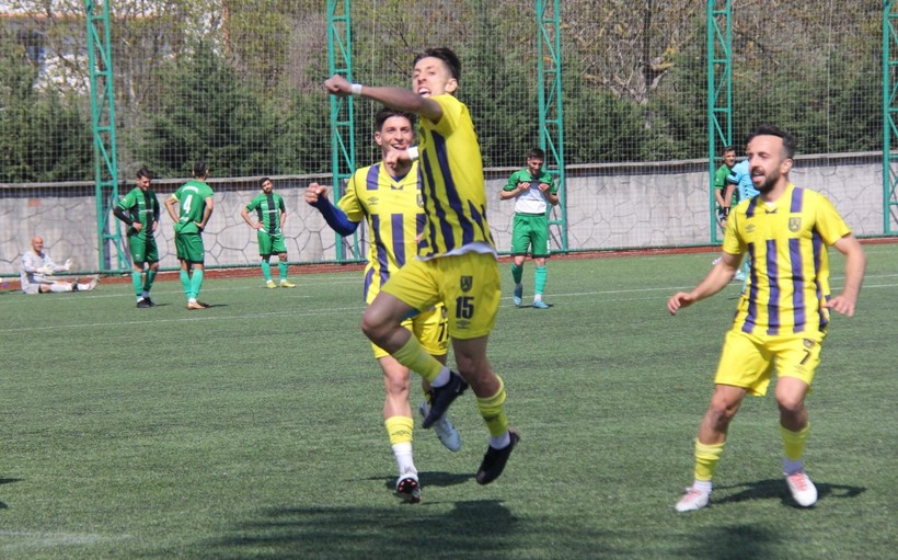 Karamürselspor - Çayırovaspor maçının fotoğrafları - Resim: 32