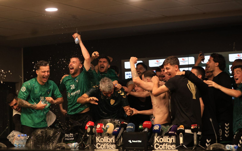 İsmet Taşdemir’den unutamayacağı basın toplantısı! Nasıl ıslandı belli değil! - Resim: 31