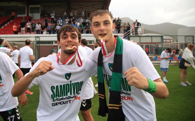 Kocaelispor U-19’da büyük coşku… Şampiyonluk bizim kupa bizim! Foto Galeri - Resim: 37