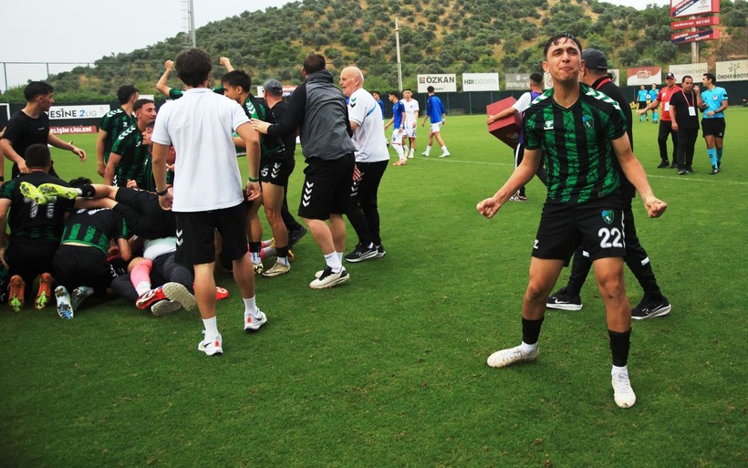 Kocaelispor U-19’da büyük coşku… Şampiyonluk bizim kupa bizim! Foto Galeri - Resim: 2