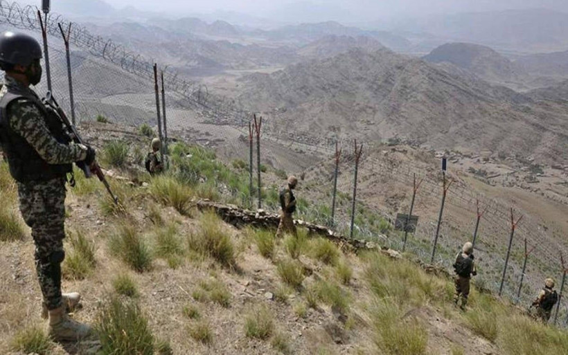 Sınırda çatışma çıktı! Birçok üs vuruldu! - Resim: 5