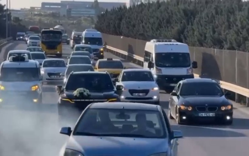 Düğün konvoyunda attığı drift pahalıya patladı! - Resim : 1