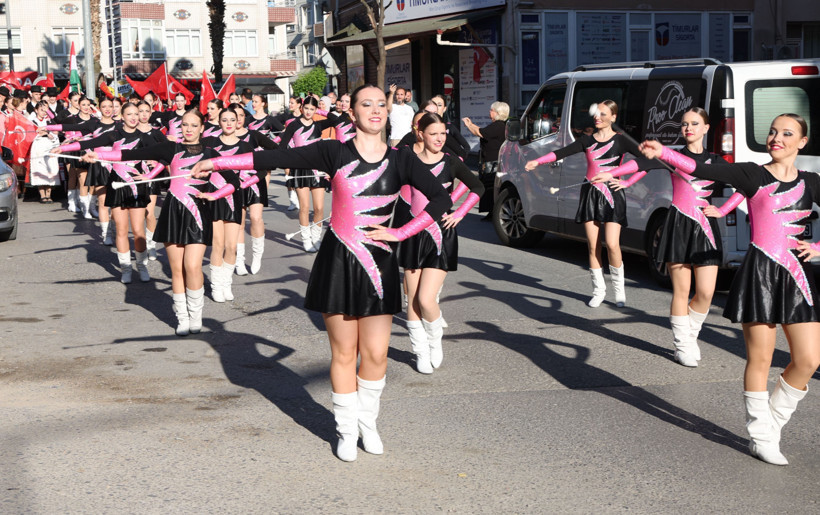 Darıca'da gerçekleştirilen 19 Mayıs Gençlik Festivali'nde renkli görüntüler - Resim : 6