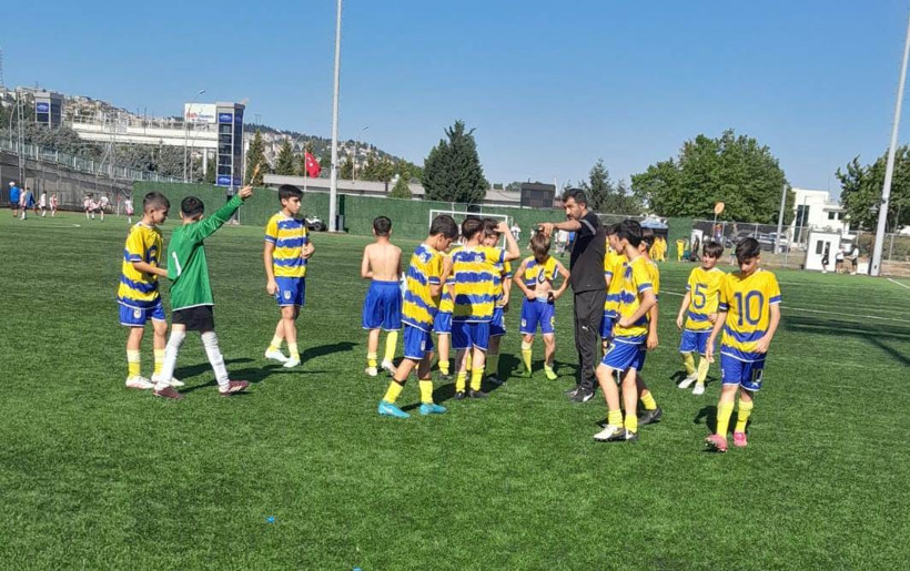 Belediye Derincespor U-12 takımı resmen tulum çıkardı! - Resim : 2