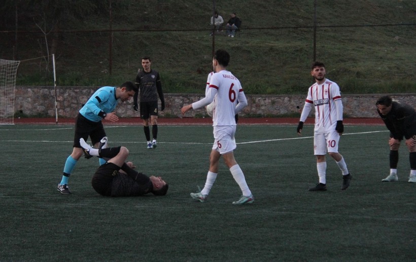 Nabızların çok yükseldiği maçta Derince ile Kavaklı 1-1 berabere kaldı - Resim : 13