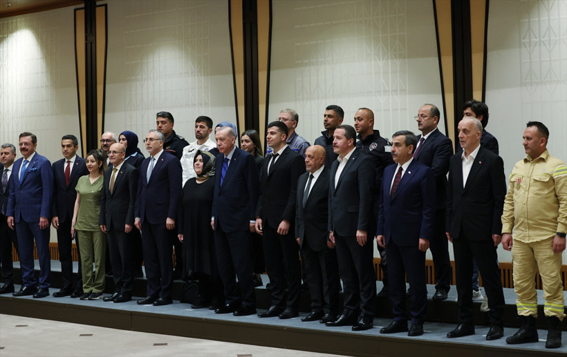 Cumhurbaşkanı Erdoğan işçileri kabul etti... "Türkiye Yüzyılı, emek ve alın terinin yüzyılı olacak" - Resim : 3