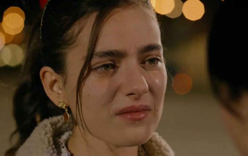 TRT 1 Taşacak Bu Deniz 9. Bölüm Fragmanı Esme Adil'i Bebeğiyle Tanıştırdı - Resim: 1